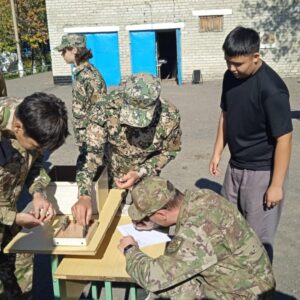 Будущие призывники Экибастуза показали навыки воинского мастерства